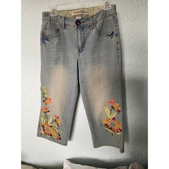 Two Girls Dancing distressed Capri embroidered jeans, size 6 - Picture 2 of 6